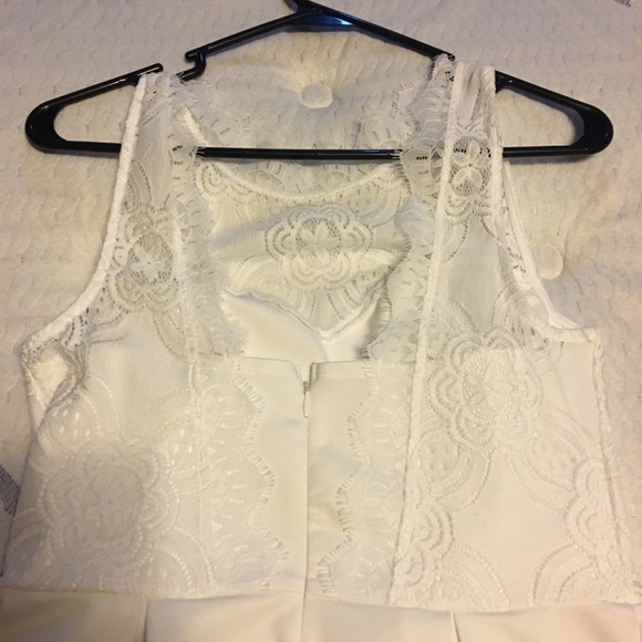 Above knee length dress - Picture 3 of 4